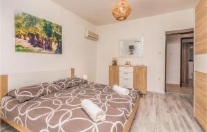 3 Bedroom Nice Apartment In Krk 