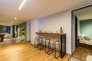 Surprising, Lleras Park, Billar Pool And Jacuzzi