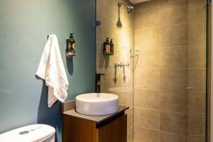 Surprising, Lleras Park, Billar Pool And Jacuzzi