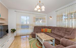 4 Bedroom Amazing Home In Garica 