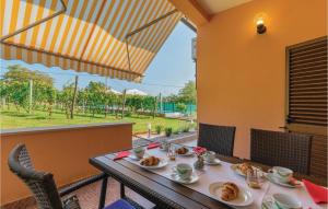 Lovely Home In Topid With Kitchen 