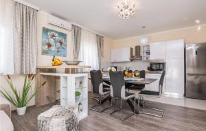 Stunning Home In Privlaka With Wifi