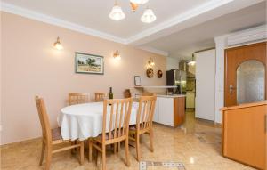 4 Bedroom Amazing Home In Garica 