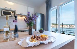 2 Bedroom Lovely Apartment In Vela Luka