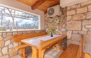 Nice Home In Unesic With Wifi