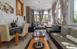 6 Bedroom Beautiful Home In Crikvenica