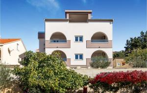 Lovely Apartment In Stara Novalja