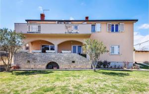 Awesome Apartment In Pula With Wifi