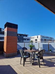 NUEVO DÚPLEX con TERRAZA cerca de PLAYA y METRO con PARKING PRIVADO