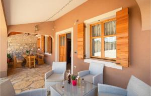 Amazing Home In Hr-52215 Vodnjan