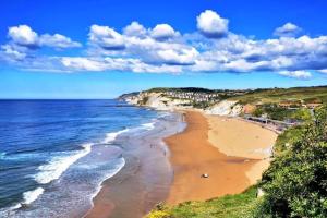 NUEVO DÚPLEX con TERRAZA cerca de PLAYA y METRO con PARKING PRIVADO