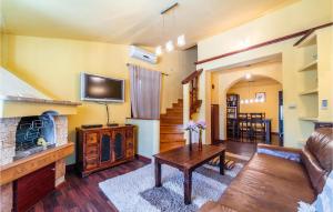 4 Bedroom Lovely Home In Veliki Vareski