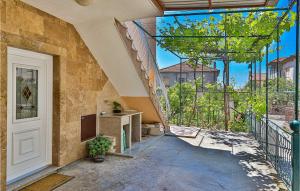 2 Bedroom Cozy Apartment In Trogir 
