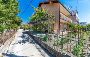 2 Bedroom Cozy Apartment In Trogir