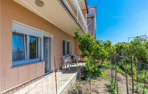 2 Bedroom Cozy Apartment In Trogir