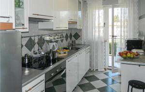 3 Bedroom Amazing Apartment In Susnjici
