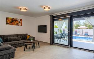 Gorgeous Home In Galizana With Kitchen 