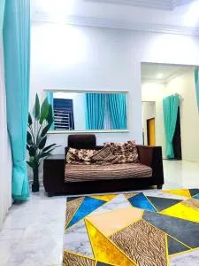 ZIYA Homestay - Kampung Raja