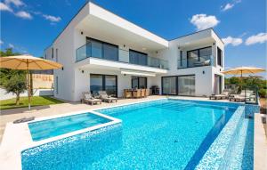 Cozy Home In Crikvenica With Sauna 