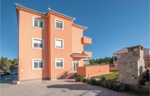 Four-Bedroom Apartment In Sibenik