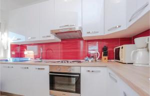 Four-Bedroom Apartment In Sibenik