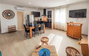 Appartements Awesome Apartment In Narbonne With Wifi : photos des chambres