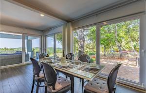 3 Bedroom Lovely Home In Rovinj 