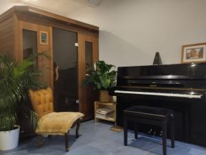 Sejours chez l'habitant Chambre avec grand bureau sdb partagee : Chambre Double avec Salle de Bains Commune