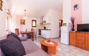 1 Bedroom Cozy Apartment In Krusevo 