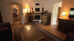 Izeria 112 Riverside House