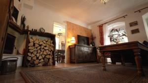 Izeria 112 Riverside House