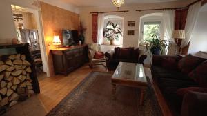 Izeria 112 Riverside House