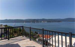 Awesome Apartment In Komarna With Wifi