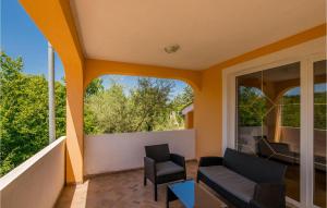 Beautiful Apartment In Polje With Wifi