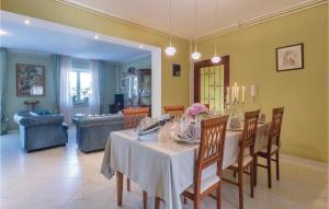 2 Bedroom Cozy Apartment In Pula 