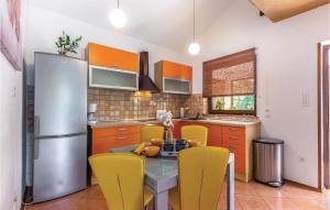 3 Bedroom Beautiful Home In Grizane 