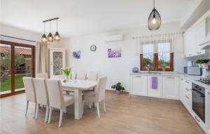3 Bedroom Cozy Home In Kljuc 
