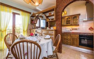 2 Bedroom Lovely Apartment In Lovran 