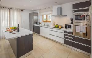 Cozy Home In Baredine With House A Panoramic View 