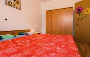 Amazing Apartment In Valbandon With Wifi