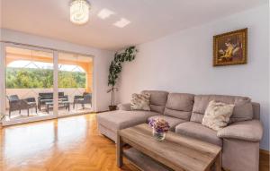 Beautiful Apartment In Polje With Wifi 