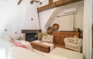 Gorgeous Home In El Colmenar With Wifi