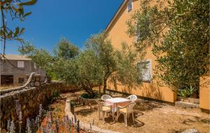 Beautiful Apartment In Polje With Wifi