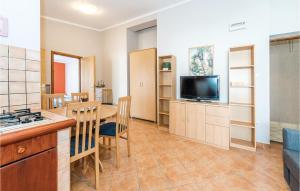 Two-Bedroom Apartment In Grebastica