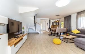 Nice Home In Linardici With Wifi