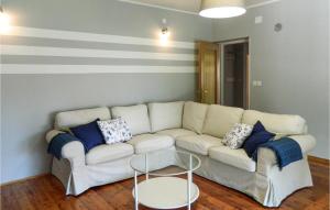 3 Bedroom Amazing Apartment In Susnjici