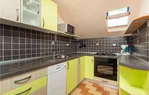 Lovely Home In Gabonjin With Kitchen 