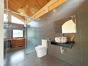 Nhà Trệt Loại Sang Có Ban công (Deluxe Bungalow with Balcony)