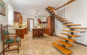 4 Bedroom Cozy Home In Poljane