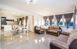 Awesome Home In Modric 